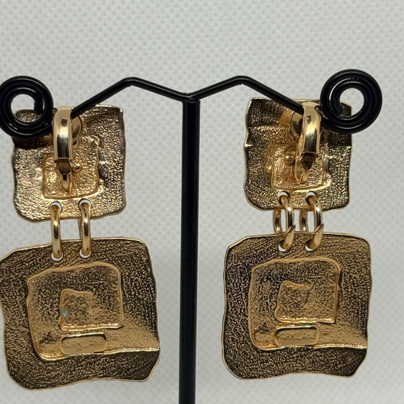 Vintage Parklane Hammered Gold Geometric Dangle Earrings, 70s to 80s Jewelry - Picture 5 of 8